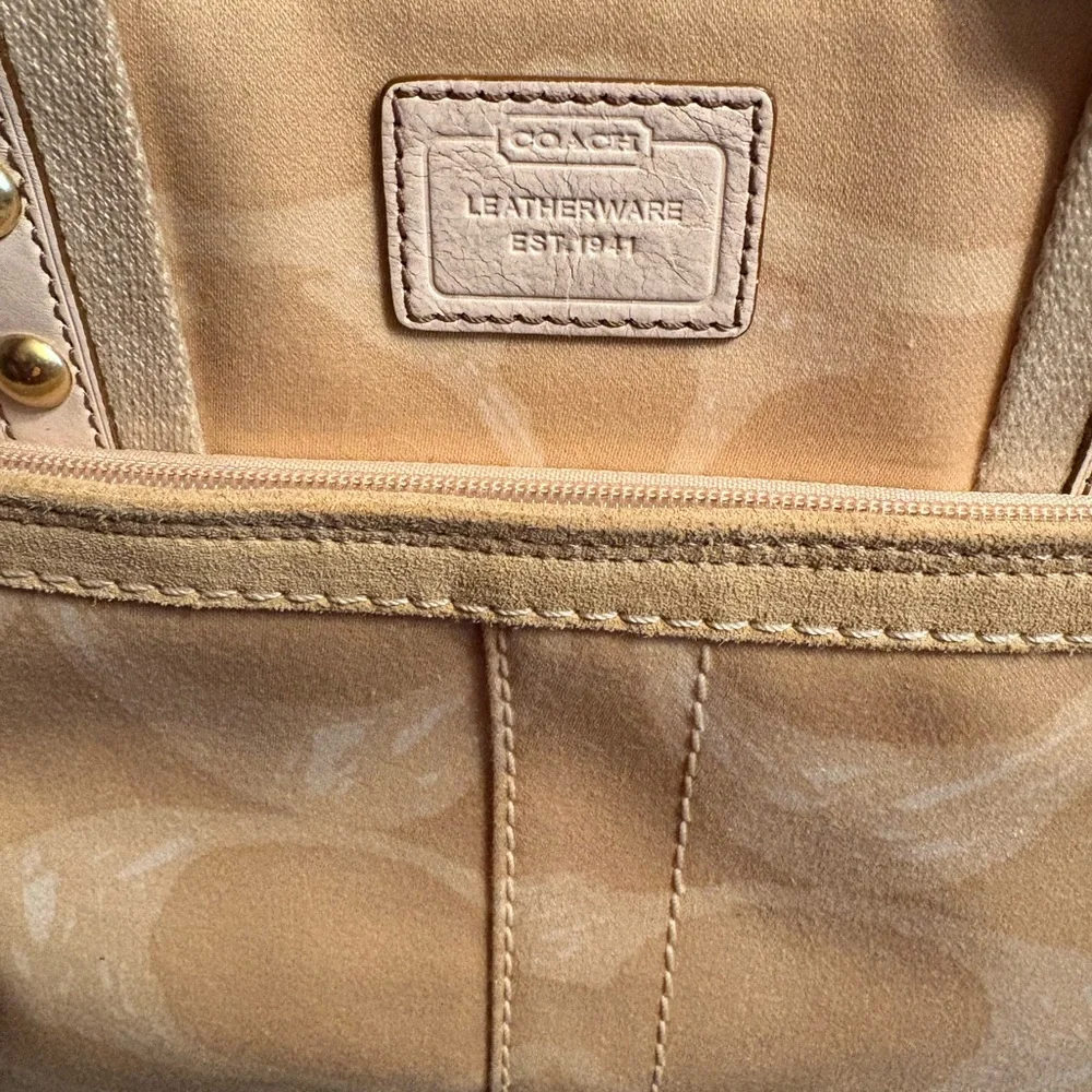 Coach HamptonTote Bag - Picture 3 of 12